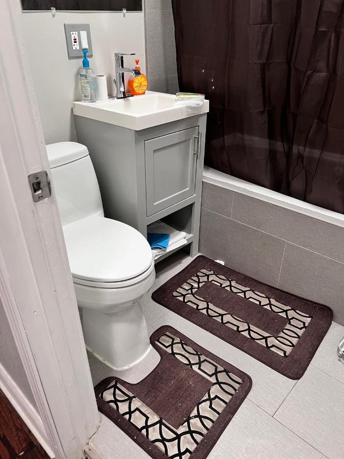 Simplified Living Space Chicago Exterior photo